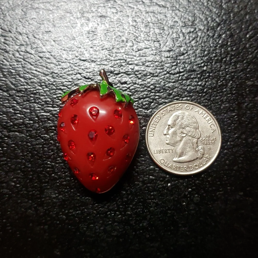 Vintage Best Strawberry Brooch - Picture 5 of 5